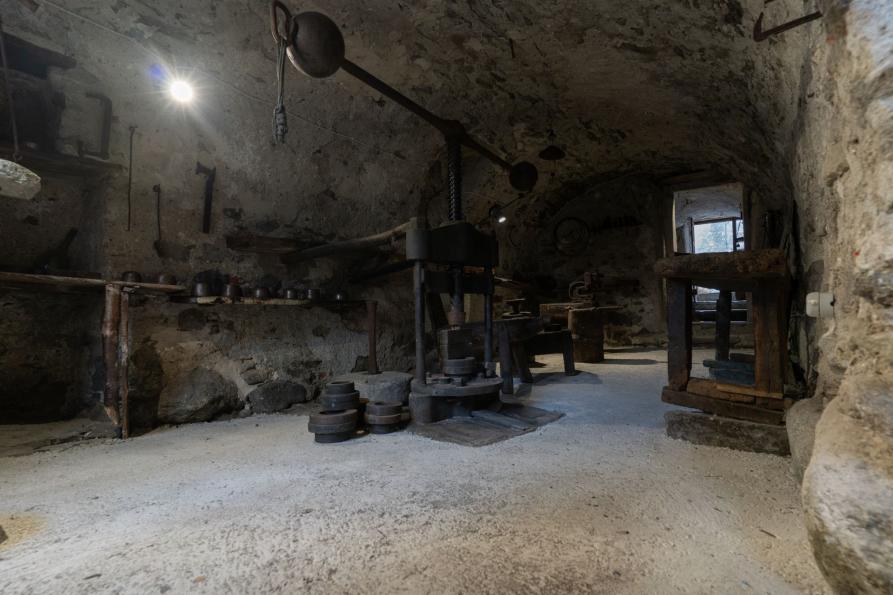 Sparone (TO). La fucina dei mestoli. Interno di antico laboratorio con gli strumenti del mestiere. Immagine tratta dal sito del Comune (2026) 