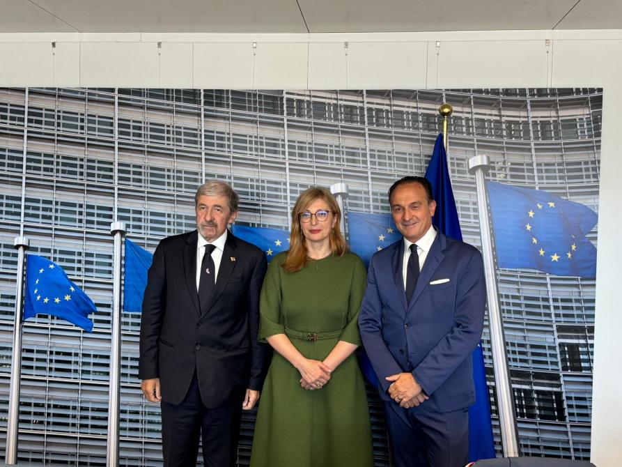 Bucci e Cirio con il commissario alla Ricerca 