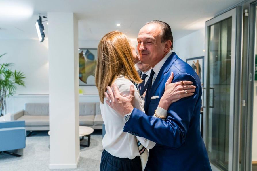 Il saluto tra i presidenti Metsola e Cirio 