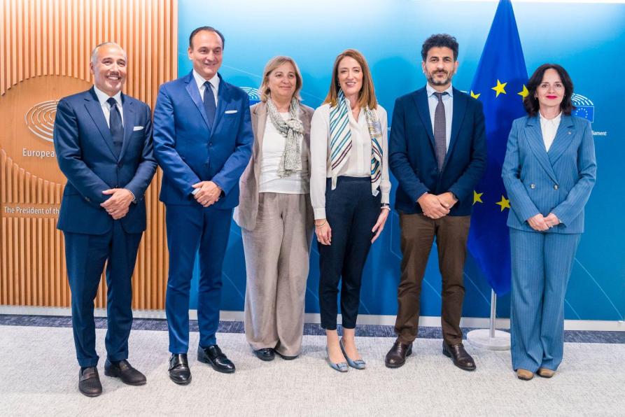 La delegazione del Piemonte con Metsola 