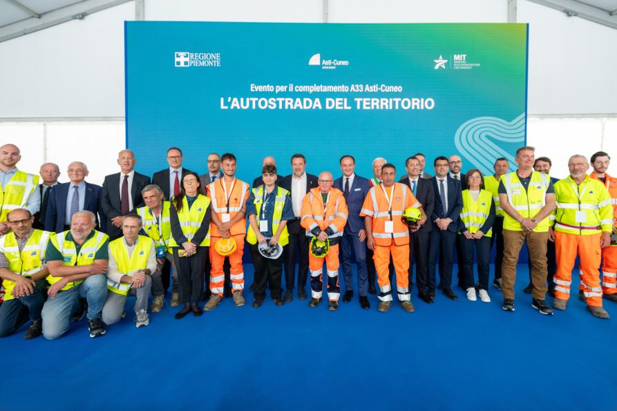 Le autorità con una rappresentanza delle maestranze 