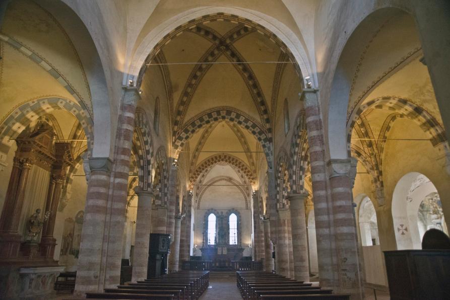 Cassine (AL). Gli interni della Chiesa di San Francesco. Fotografia di Giulio Trivi (2014) 