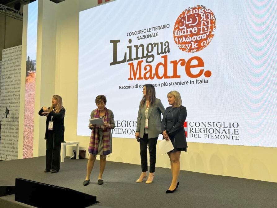 L'assessore Chiarelli alla premiazione di Lingua Madre 